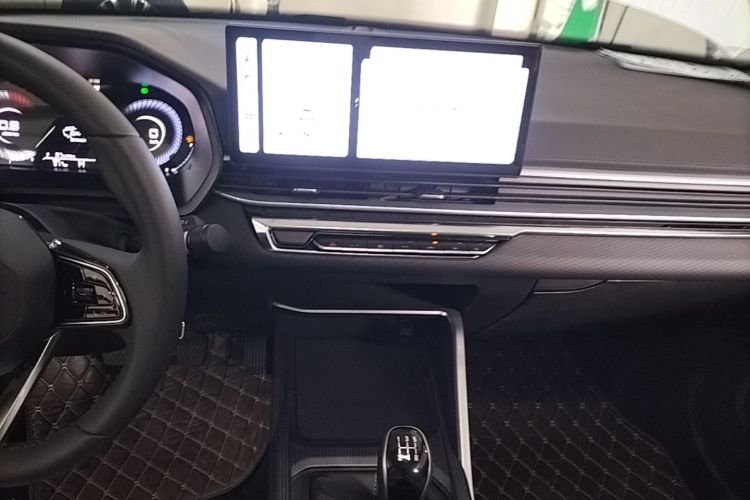 GEELY Emgrand 2026 car image #13