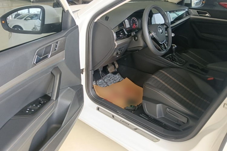 Volkswagen Lavida 2019 car image #16