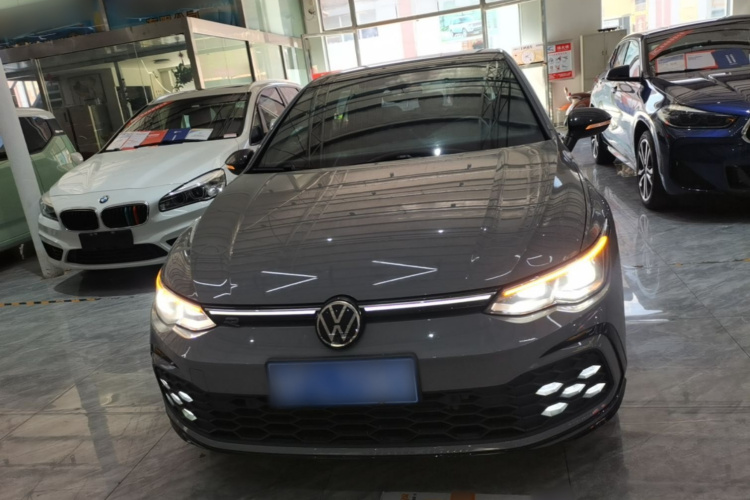 Volkswagen Golf 2024 car image #3