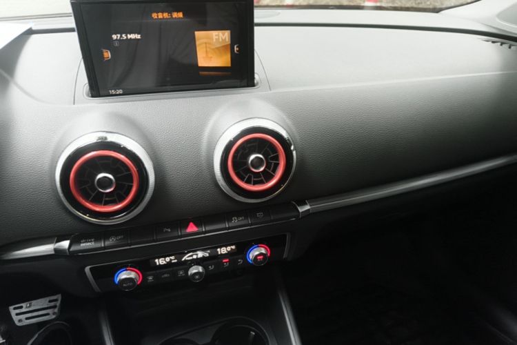 Audi A3 2018 car image #17