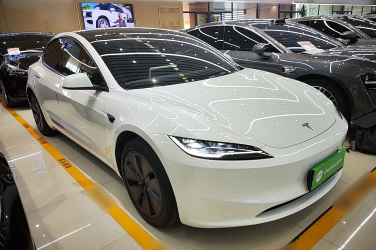 Tesla Model 3 2025 immagine di auto #4