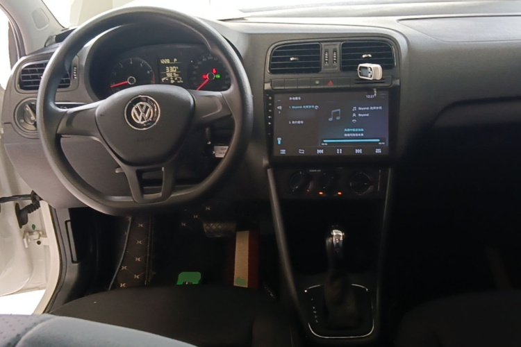 Volkswagen Polo 2018 car image #10