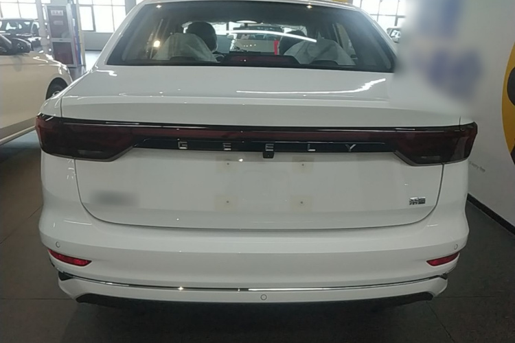 GEELY Emgrand 2026 car image #4