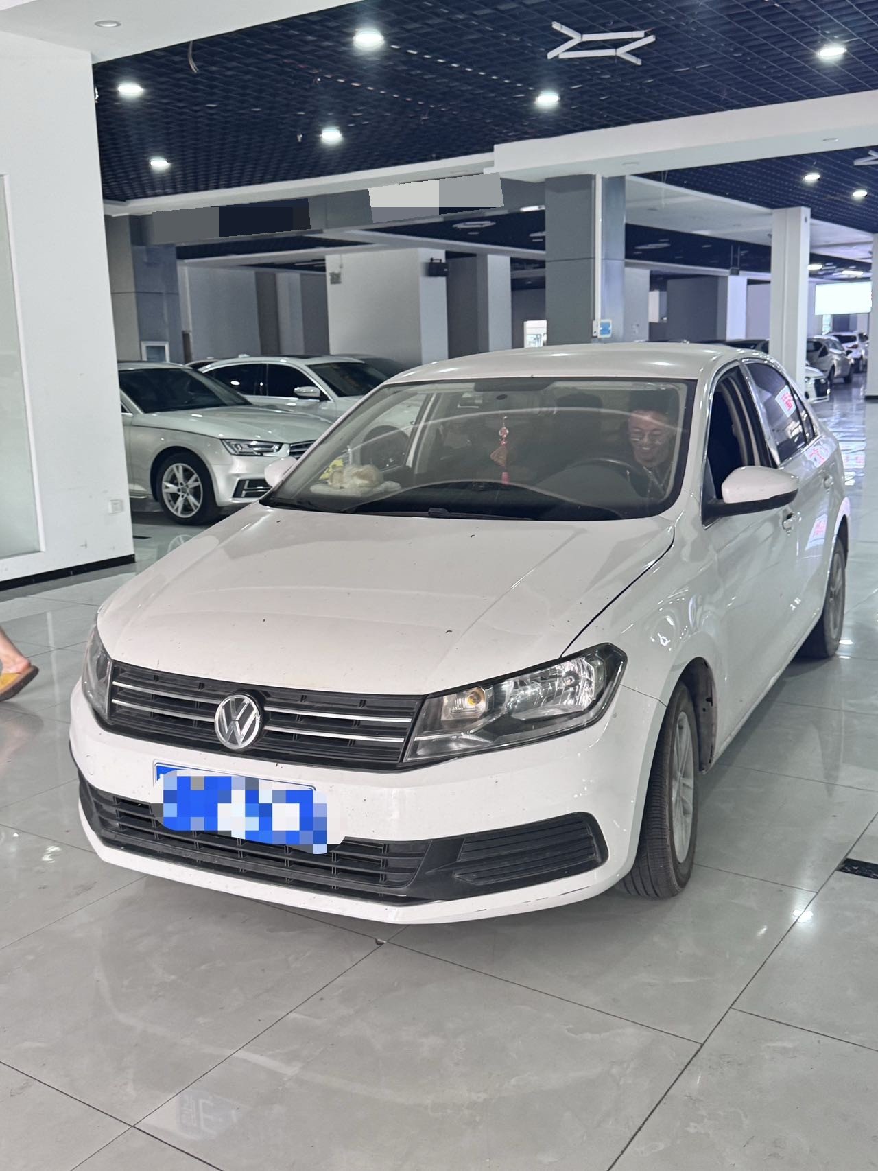 Volkswagen Santana 2017 car image 