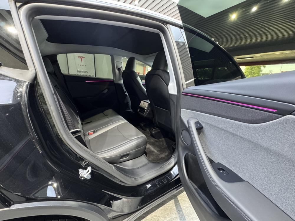 Tesla Model Y 2025 #8 Tesla Model Y 2025 car image #8