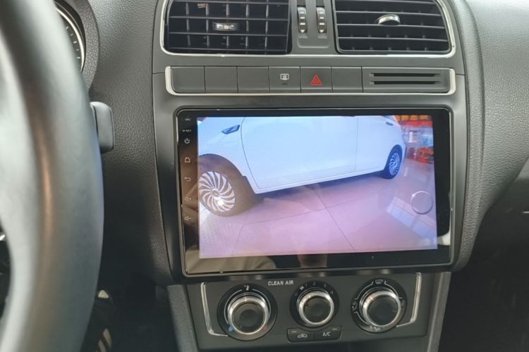 Volkswagen Polo 2017 car image #13