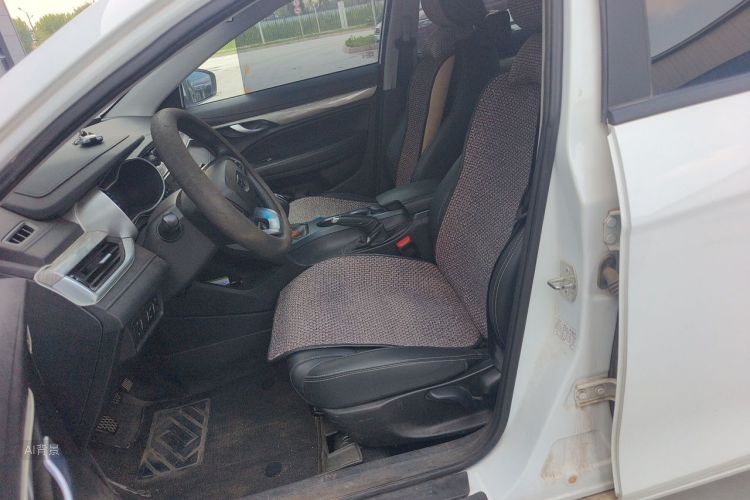 GEELY Emgrand 2019 car image #17