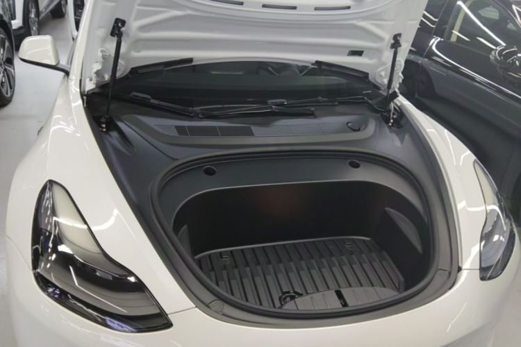 Tesla Model 3 2023 car image #20
