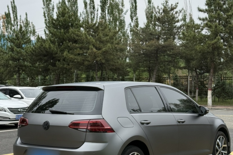 Volkswagen Golf 2018 car image #6