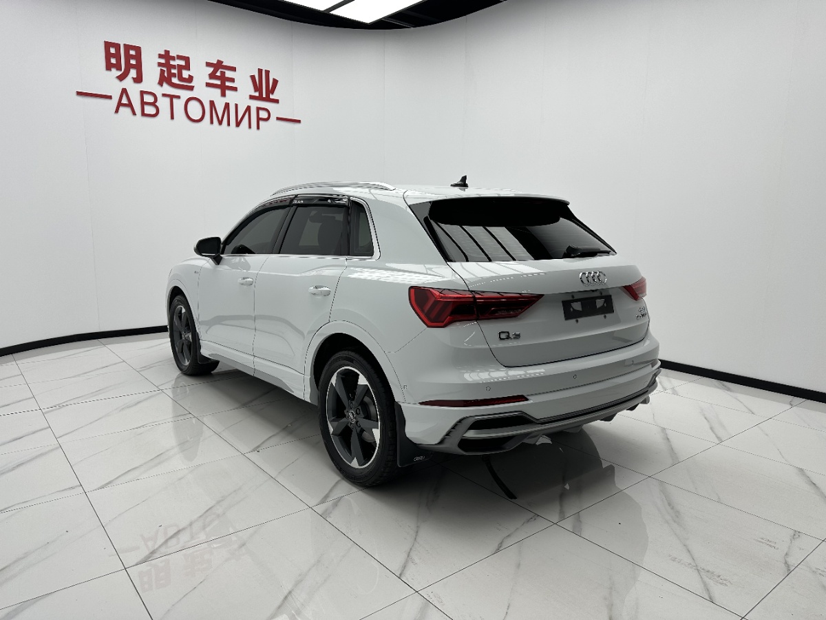 Audi Q3 2023 car image #8
