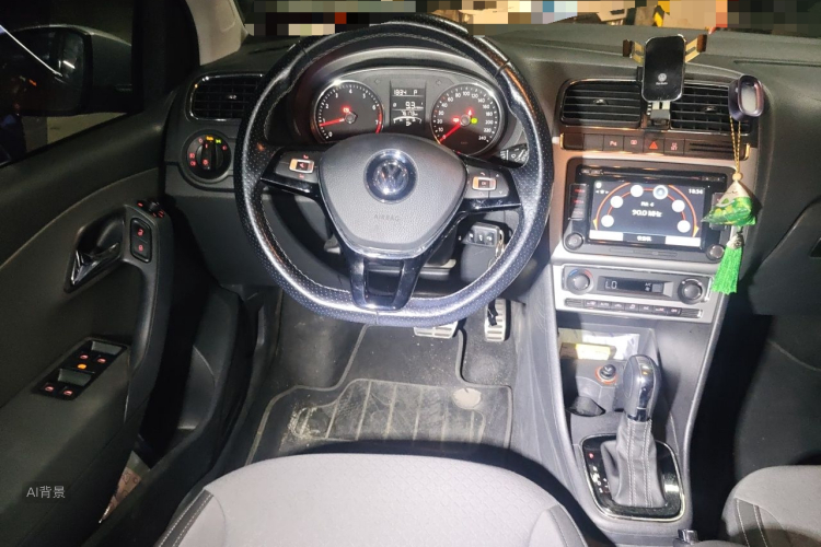 Volkswagen Polo 2014 car image #12
