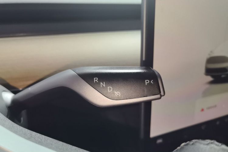 Tesla Model Y 2022 car image #14