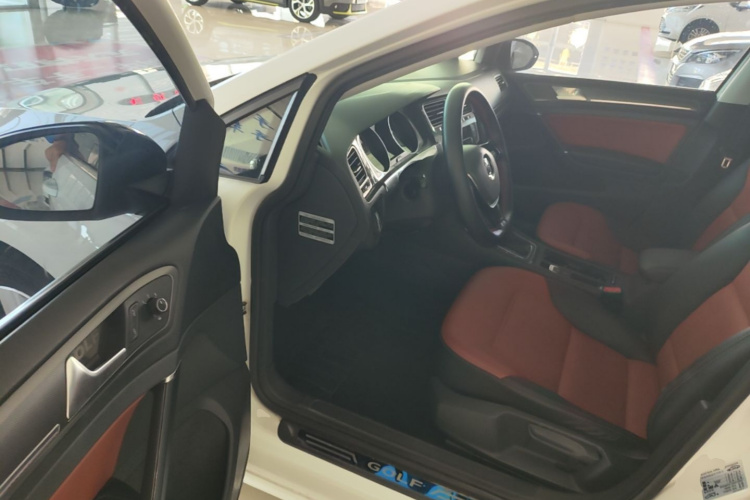 Volkswagen Golf 2017 car image #16