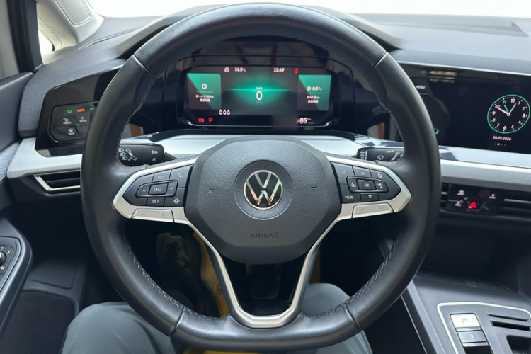 Volkswagen Golf 2021 car image #14