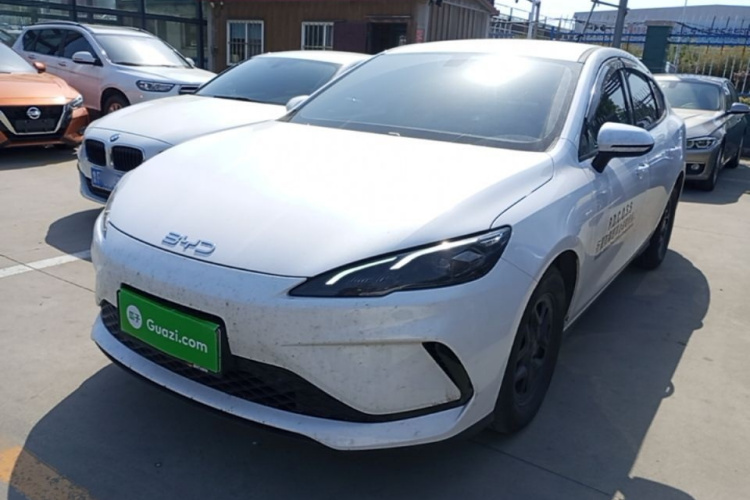 BYD Seal 05 DM-i 2025 car image #2