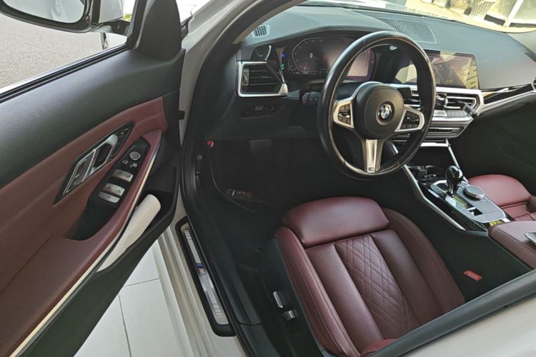 BMW 3 Series 2022 car image #16