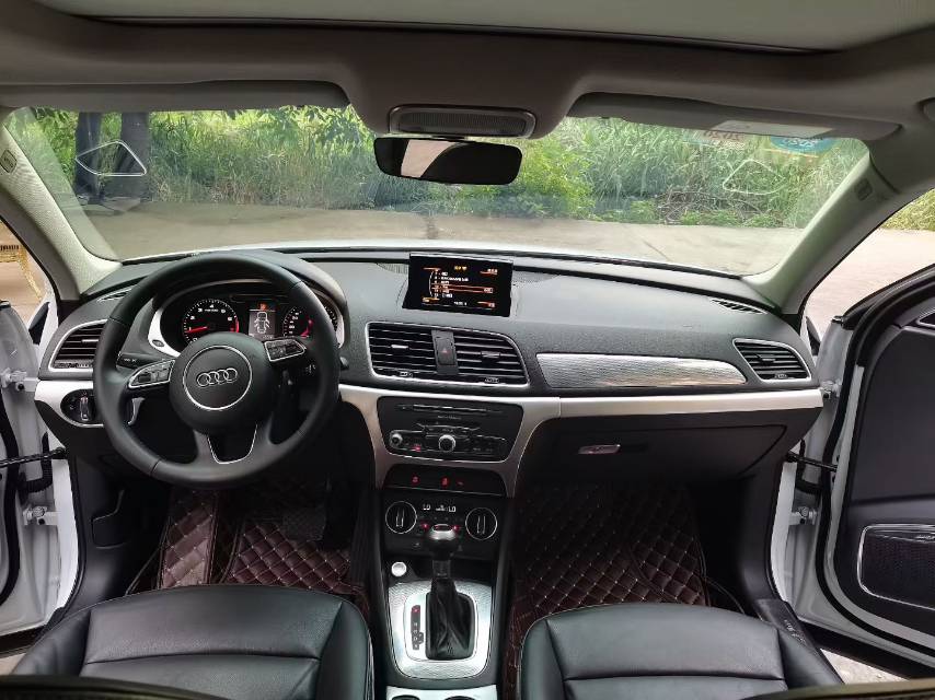 Audi Q3 2018 car image #8