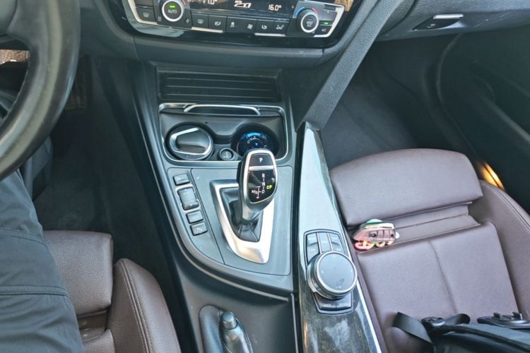 BMW 3 Series 2018 #14 BMW 3 Series 2018 car image #14