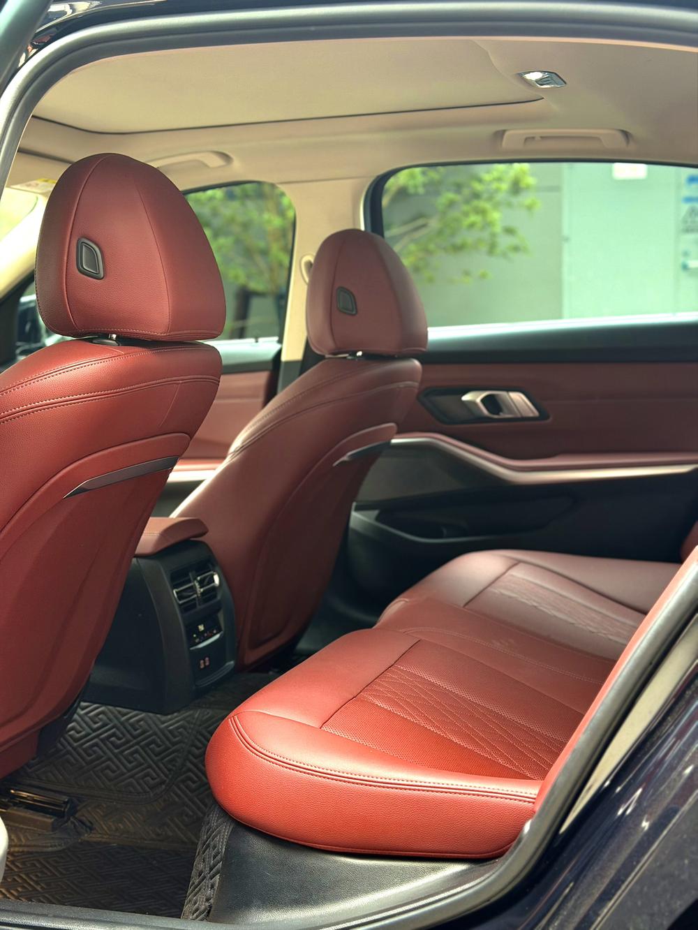 BMW 3 Series 2023 #19 BMW 3 Series 2023 صورة سيارة #19