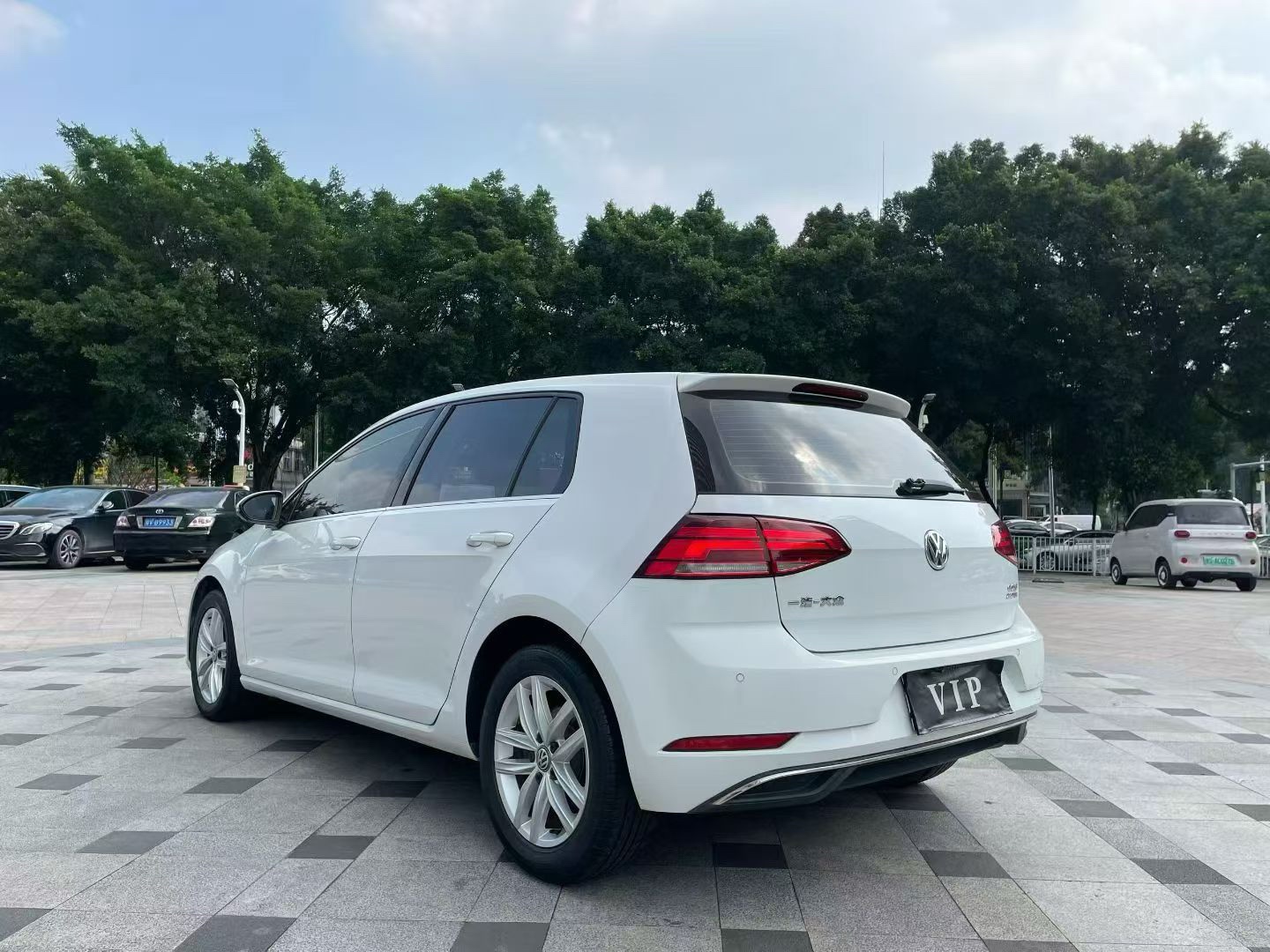 2019 car image #7