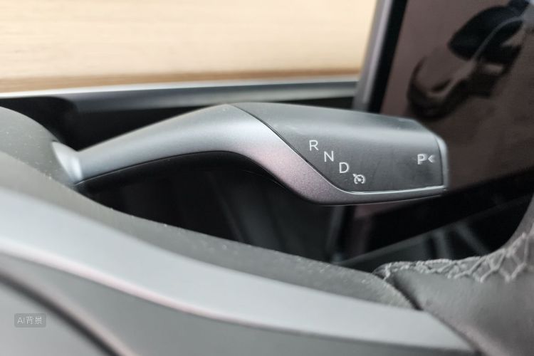Tesla Model Y 2022 #16 Tesla Model Y 2022 car image #16