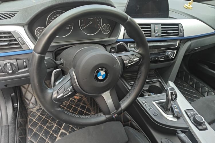 BMW 3 Series 2018 car image #11