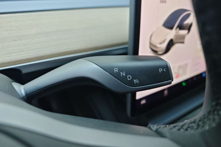 Tesla Model Y 2021 #14 Tesla Model Y 2021 car image #14