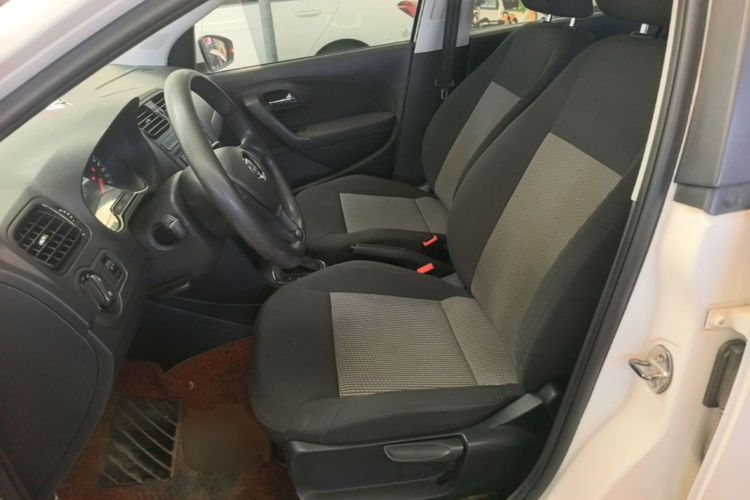 Volkswagen Polo 2016 car image #15