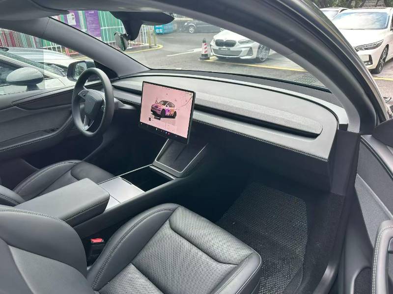 Tesla Model Y 2025 car image #7