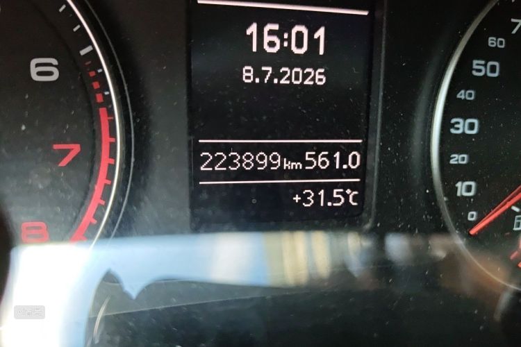 Audi Q3 2015 car image #14