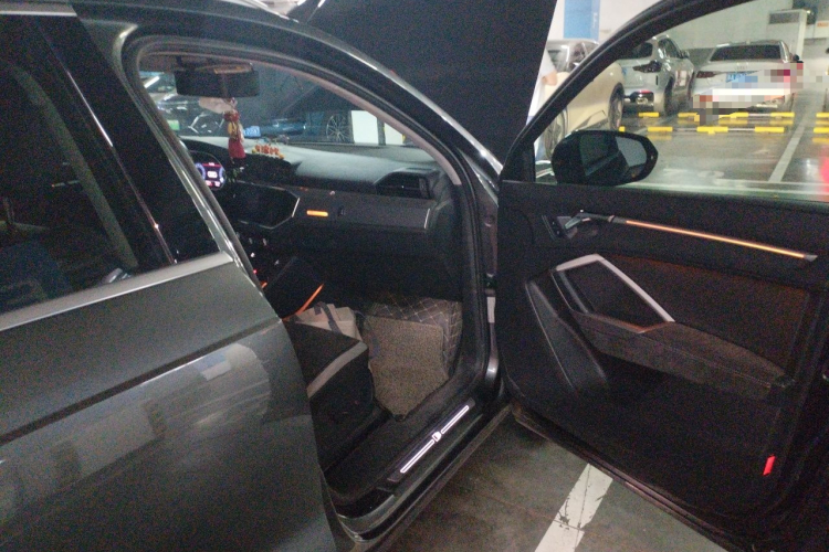 Audi Q3 2021 car image #23
