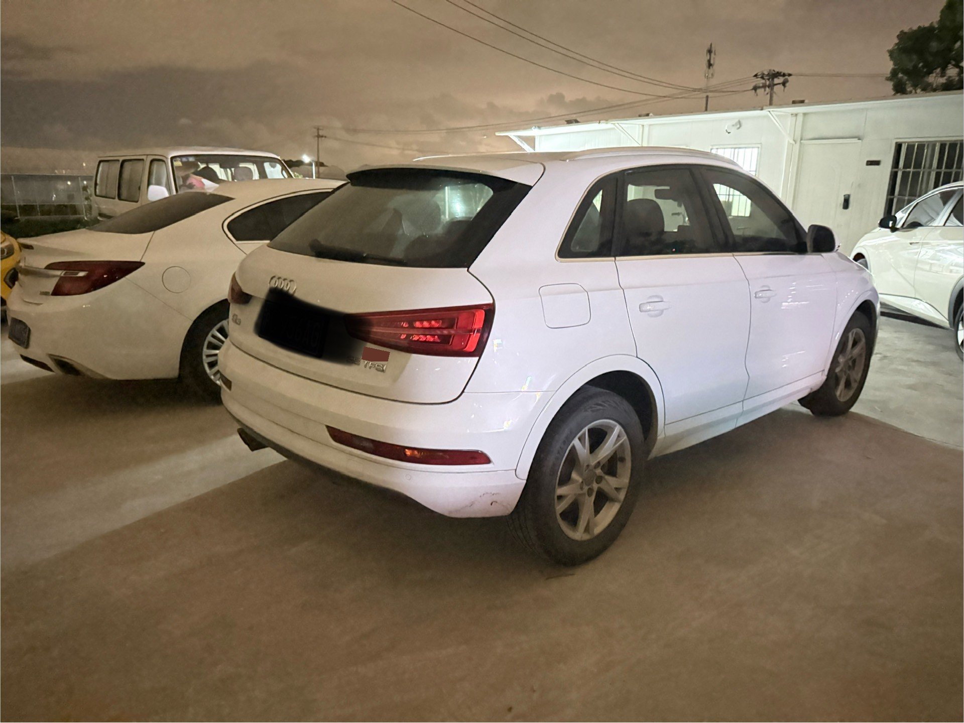 Audi Q3 2019 car image #3