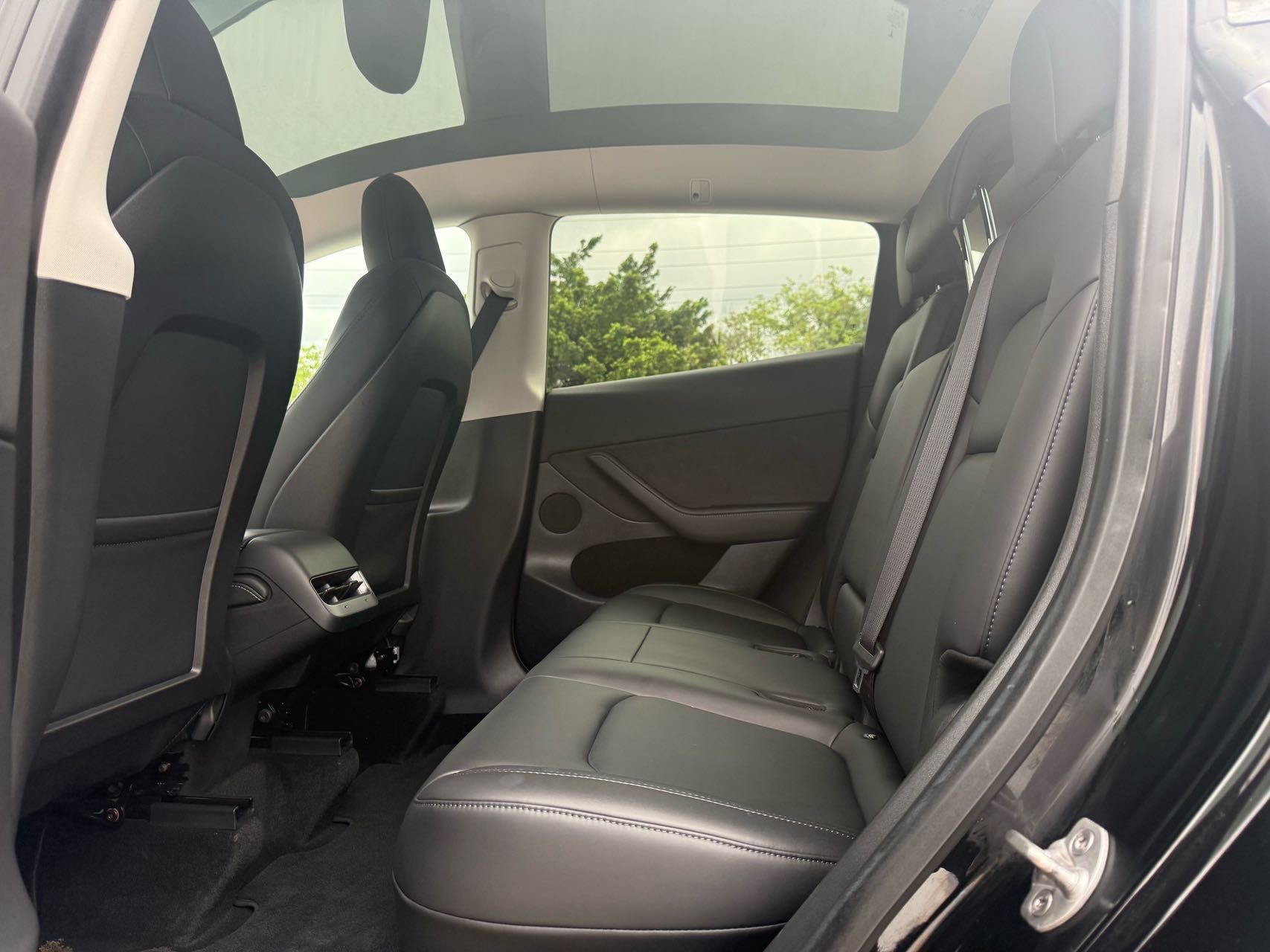 Tesla Model Y 2022 #8 Tesla Model Y 2022 car image #8