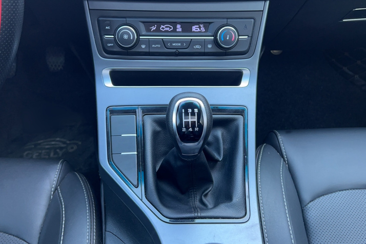 GEELY Emgrand 2018 car image #16