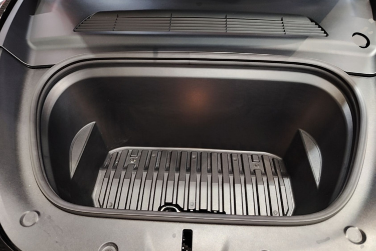Tesla Model Y 2023 car image #20