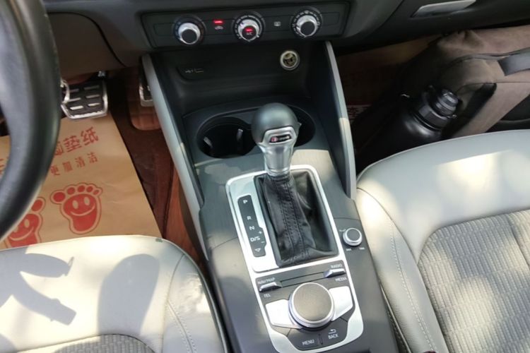 Audi A3 2018 car image #18