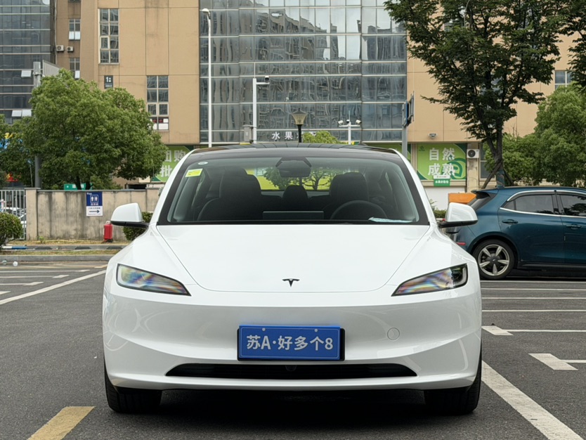 Tesla Model 3 2026 car image #2