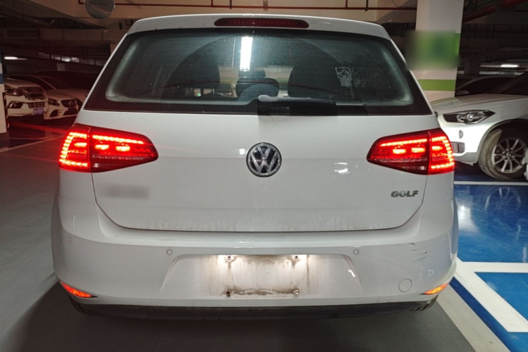 Volkswagen Golf 2017 car image #6