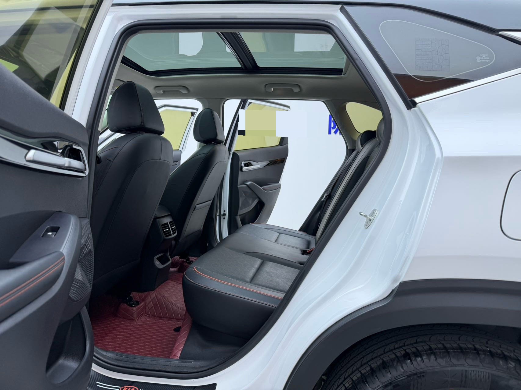 Kia Seltos 2023 car image #13