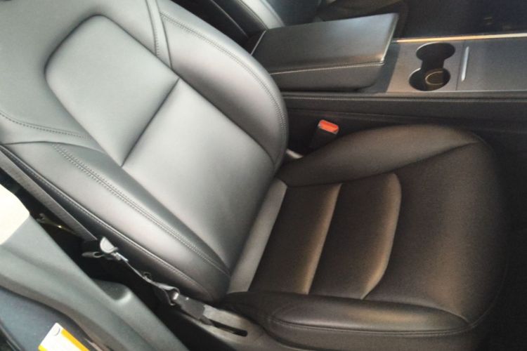 Tesla Model Y 2021 car image #24