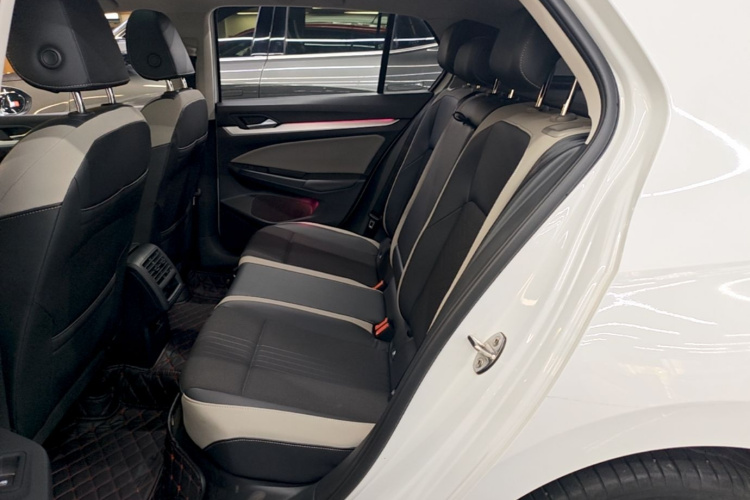 Volkswagen Golf 2021 car image #17
