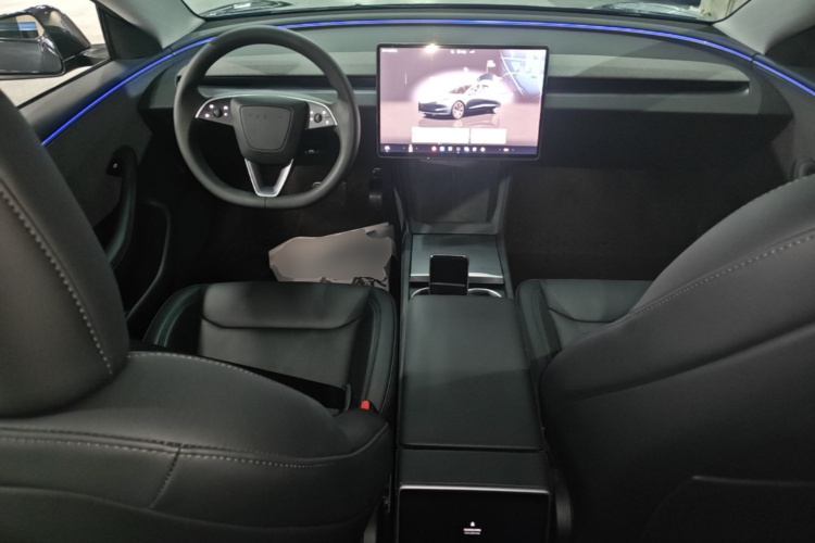 Tesla Model 3 2025 car image #10