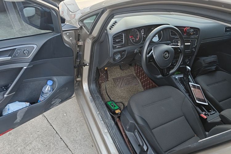 Volkswagen Golf 2017 car image #12
