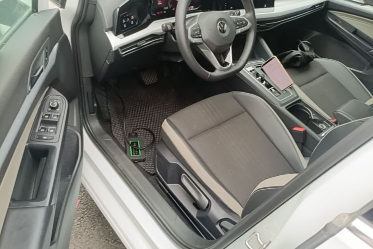 Volkswagen Golf 2024 car image #16