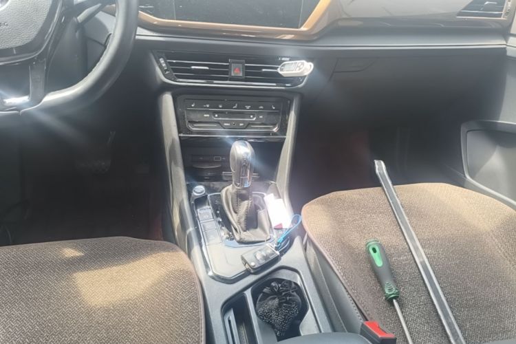 Volkswagen Tharu 2020 car image #14