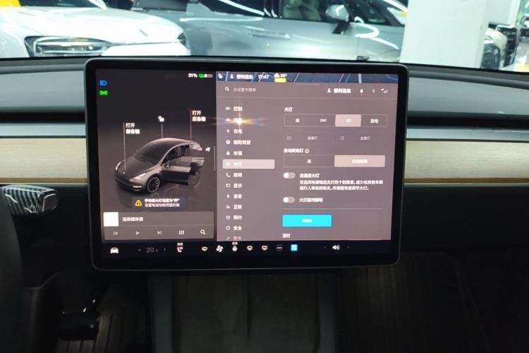 Tesla Model Y 2021 car image #17