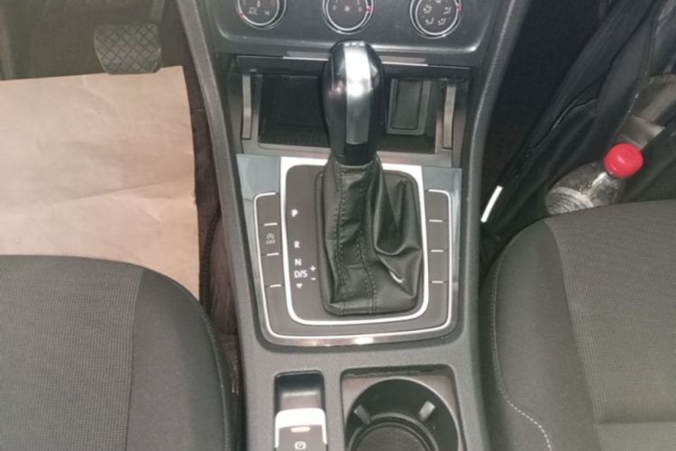 Volkswagen Golf 2020 car image #14