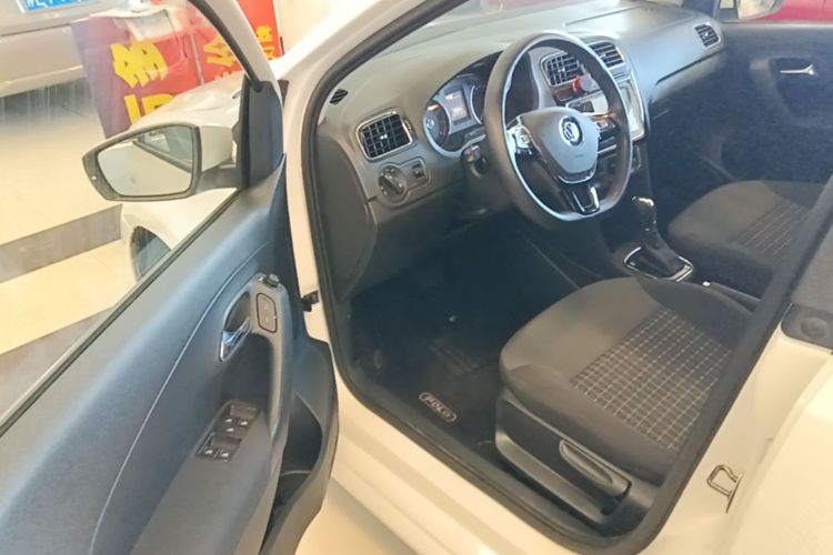 Volkswagen Polo 2018 car image #16