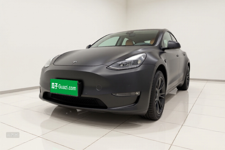 Tesla Model Y 2023 car image #2