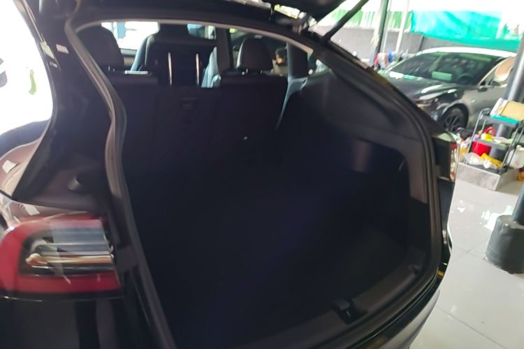 Tesla Model Y 2022 immagine di auto #19